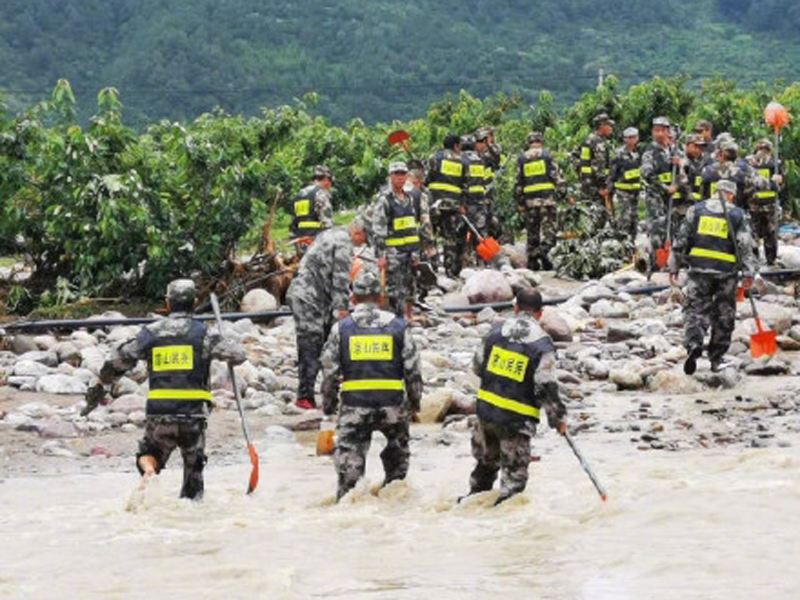 彝海鎮搶險救災工作投入公安幹警、民兵、消防隊員等490人。(網圖)