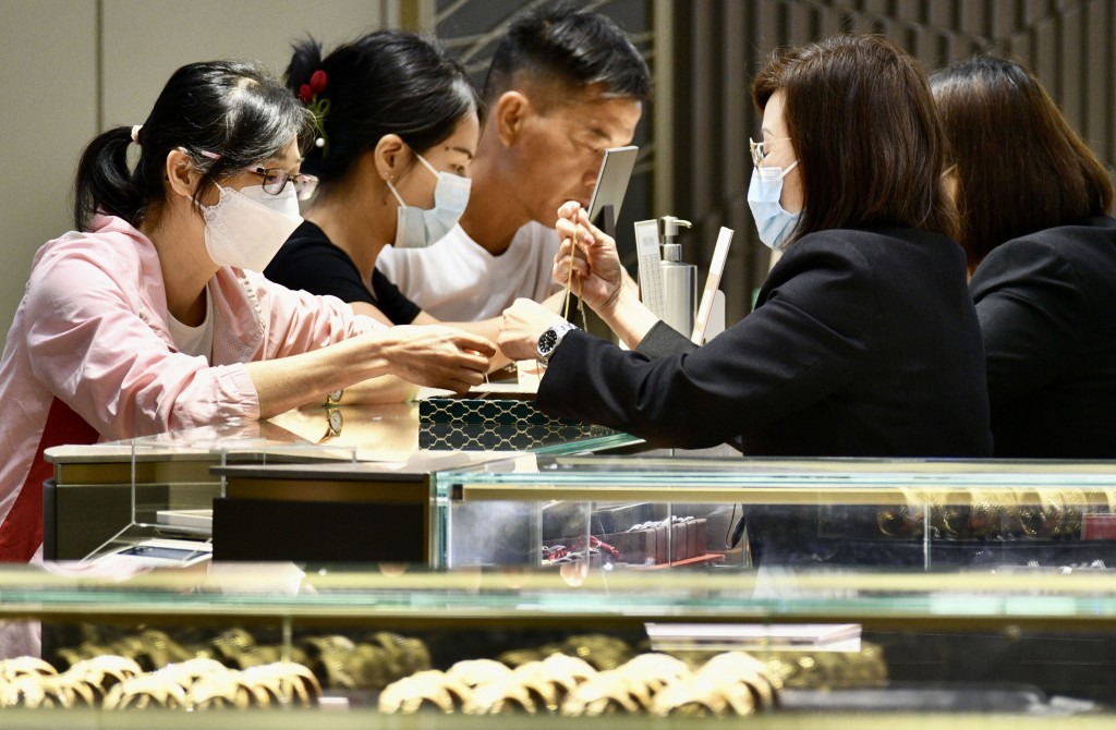 内地旅客在五一黄金周为香港带来超过20亿元的消费收益。资料图片