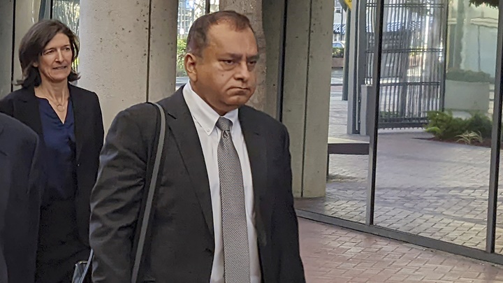 巴爾萬尼被陪審員裁定12項詐騙罪名全部成立。AP圖片