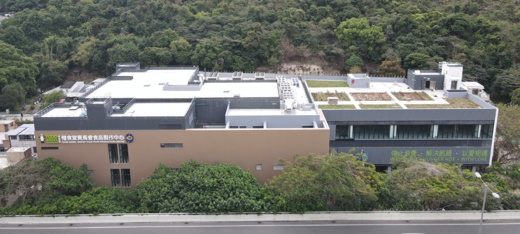 隨著「惜食堂賽馬會食品製作中心」落成啟用,惜食堂期望將產量逐步提升至40,000份,甚至更多,以滿足社會需求。 隨著「惜食堂賽馬會食品製作中心」落成啟用,惜食堂期望將產量逐步提升至40,000份,甚至更多,以滿足社會需求。