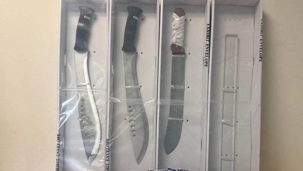 警方檢獲的牛肉刀。