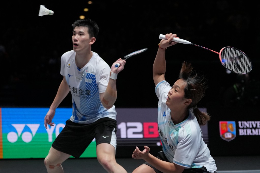 中華台北組合葉宏蔚(左)/詹又蓁,連追兩局擊敗鄧謝配。美聯社 中華台北組合葉宏蔚(左)/詹又蓁,連追兩局擊敗鄧謝配。美聯社