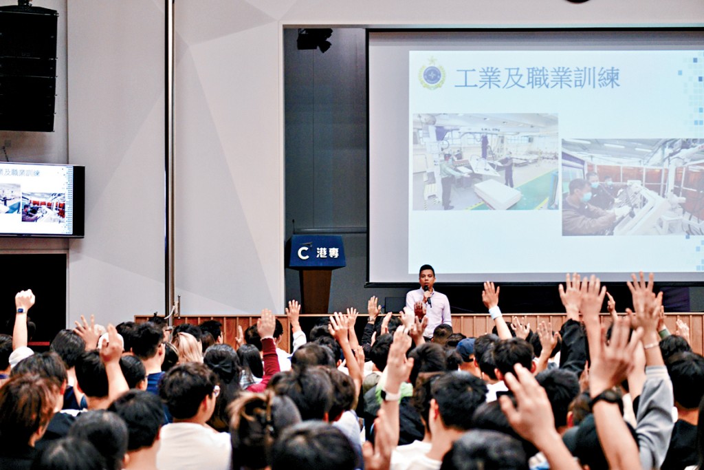 懲教署在港專舉行的「應用啟『懲』計劃」招聘講座，吸引超過一百名學生出席，反應踴躍。