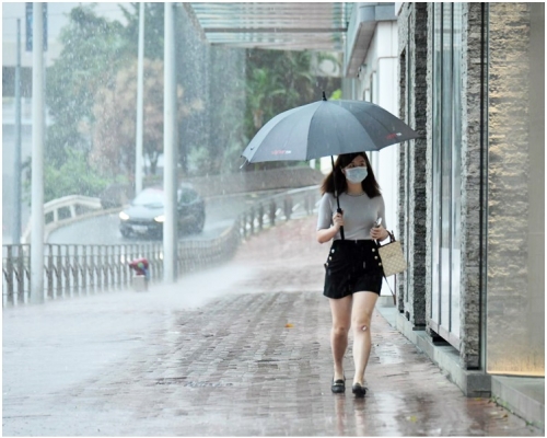 天文台在下午1時正發出黃色暴雨警告信號。