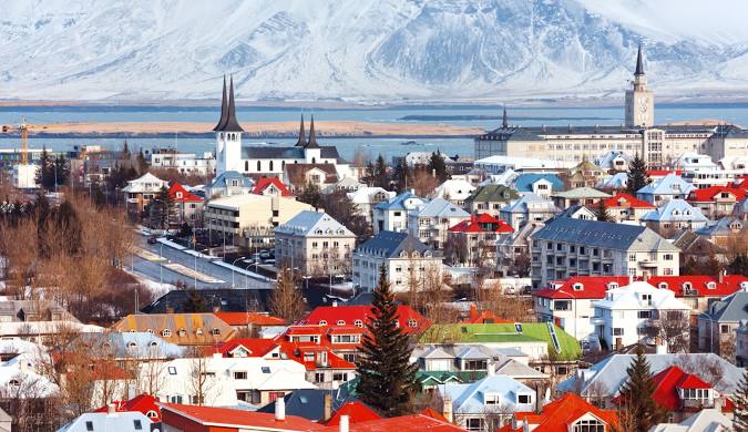 第十名为冰岛雷克雅维克，作为世界上最北的首都，尽管租赁市场相对小而且竞争激烈，雷克雅未克仍有着壮丽的景色和丰富的户外活动选择，吸引了各地的数码游牧。  《在冰岛工作》签证容许非欧盟和不需要签证前往冰岛的外国居民和家庭在冰岛遥距工作长达六个月，并且不需要缴纳税项。