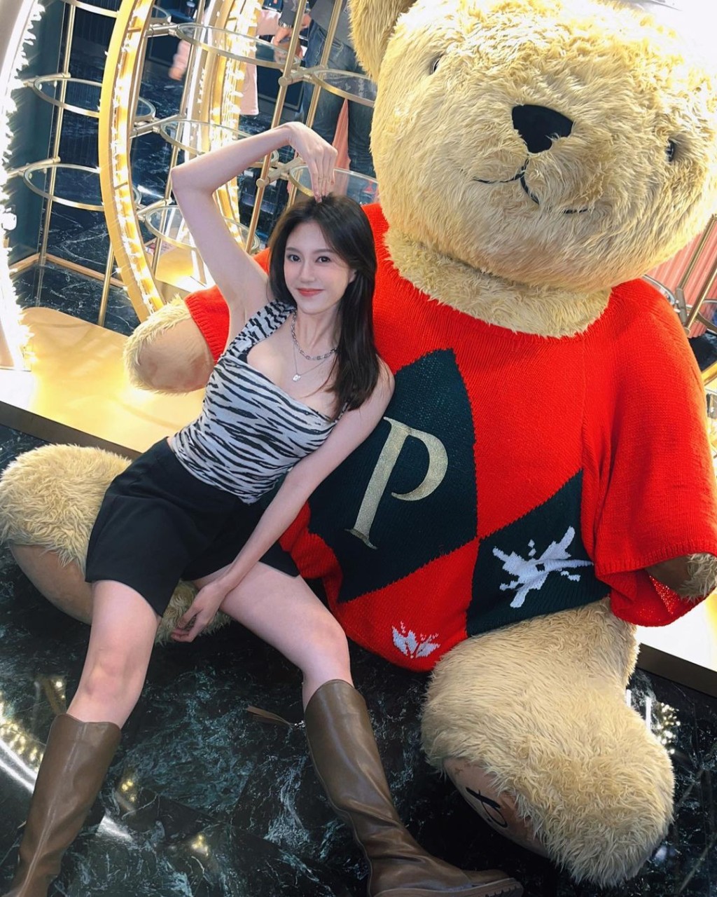 罗雪妍早年曾任职平面模特儿及美容界YouTuber。