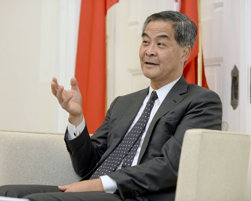 梁振英大讚深圳人敢想、敢做、敢闖、敢創，是成功背後的關鍵。