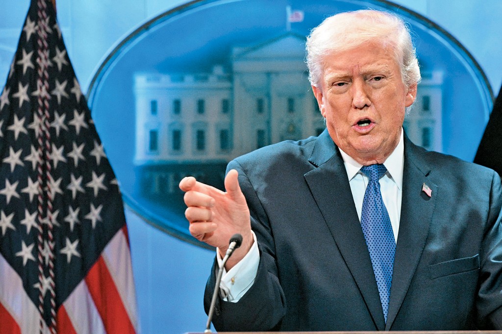 特朗普上周五在白宮開記者會。