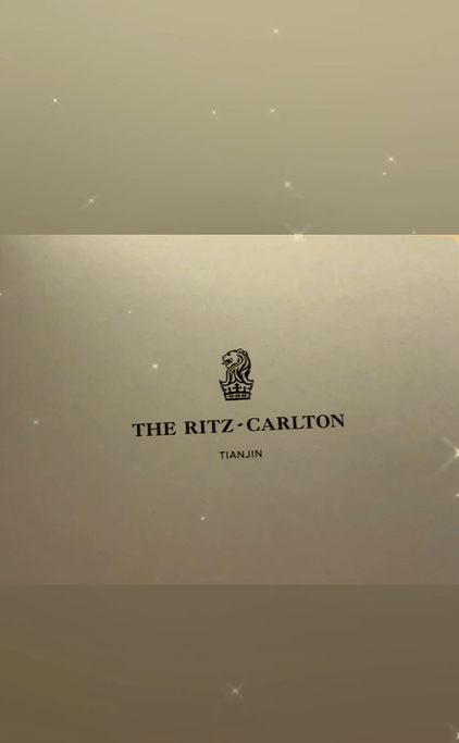 鄭震生在社交平台自爆入住當地麗思卡爾頓酒店獲升級。Threads截圖