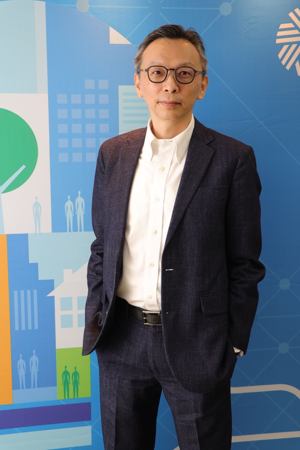 為慶祝香港特許金融分析師學會30周年，會長Alvin集結30位業界人士的文章成書，回顧香港如何捱過多次金融危機。