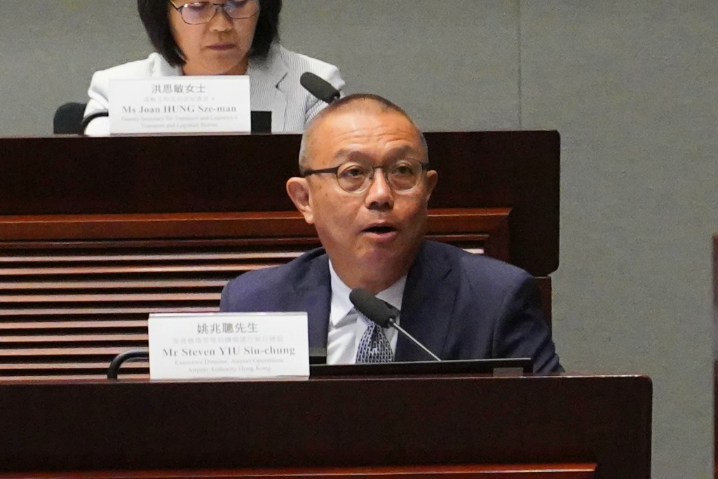 姚兆聰表示,據紀錄很少人會停泊超過30天,因此機場轉機停車場是有時限,最多30天。葉偉豪攝 姚兆聰表示,據紀錄很少人會停泊超過30天,因此機場轉機停車場是有時限,最多30天。葉偉豪攝