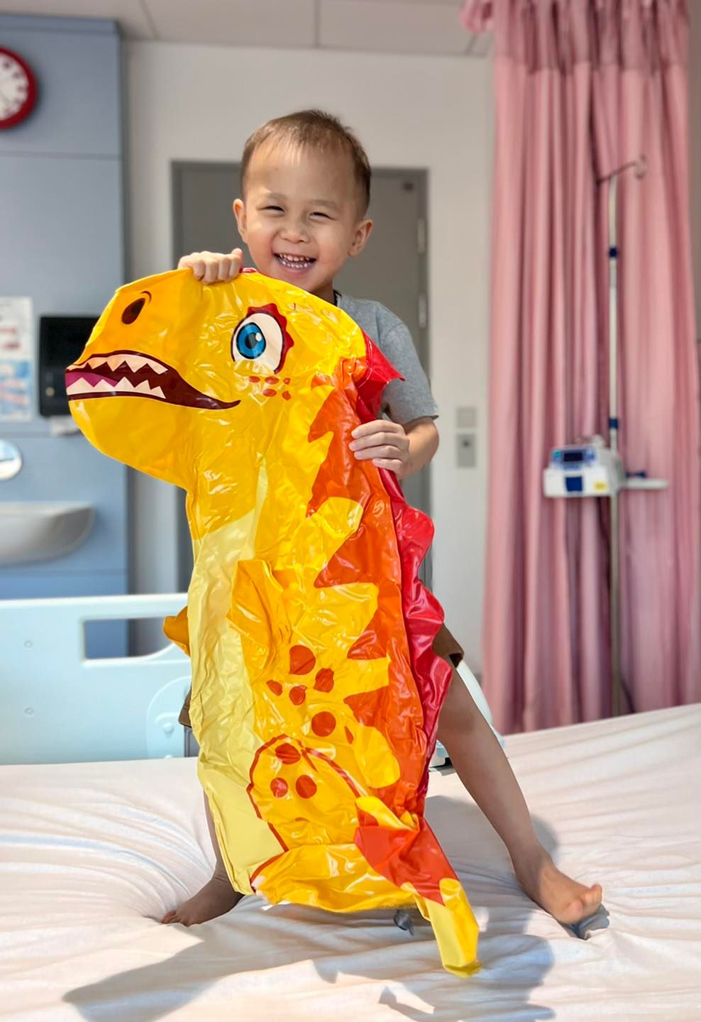 Sheldon媽媽較早前指Sheldon的浣熊眼已經消退。(fb@神母小戰士Sheldon)