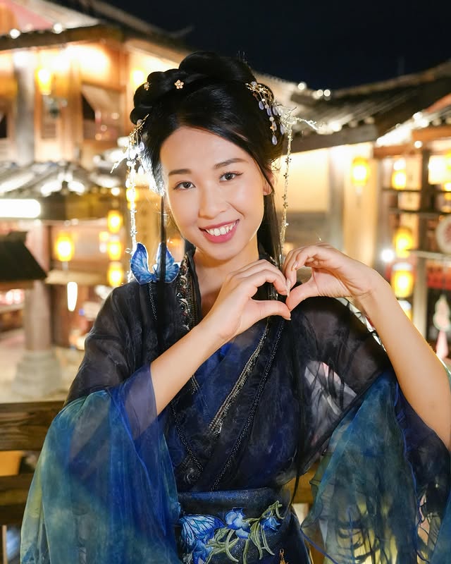 楊媛媛穿著漢服化身成古代美人。 楊媛媛穿著漢服化身成古代美人。