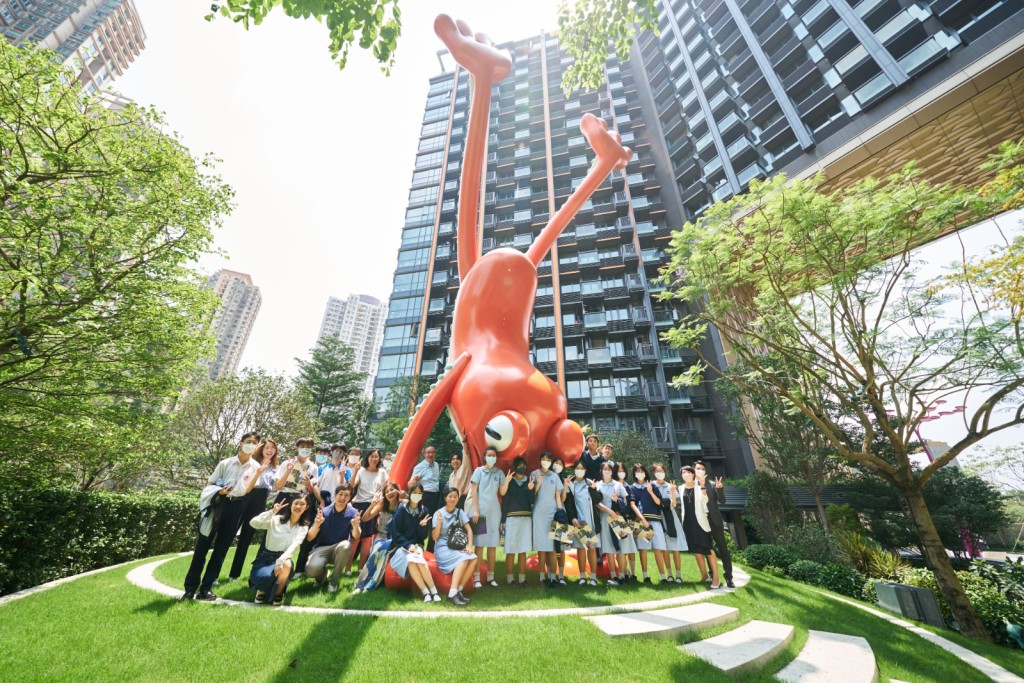 保育基金會主席麥肇峰首次參與香港私人住宅項目的螢火蟲生態及保育諮詢，參觀當日他於線上與同學交流，親身講解螢火蟲園的生態系統設計。