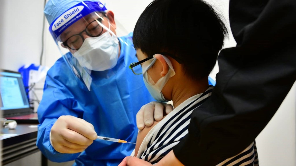 逾500名3至11歲學童接種科興新冠疫苗。