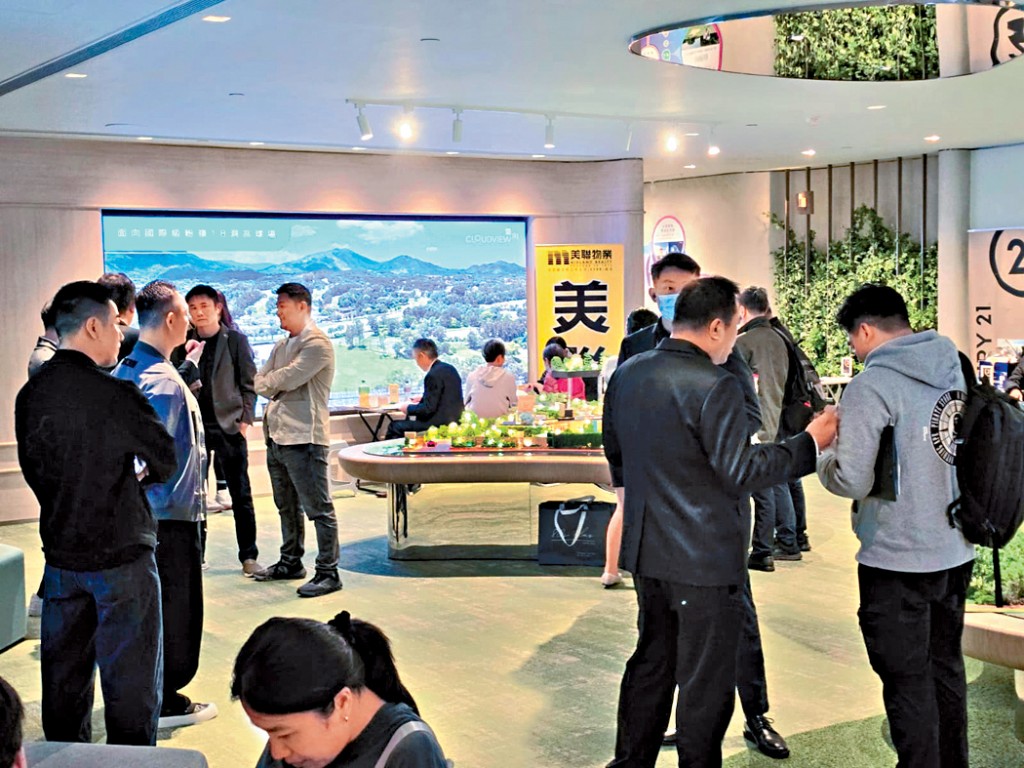 雲向連日來示範單位現場均吸引不少睇樓客參觀。