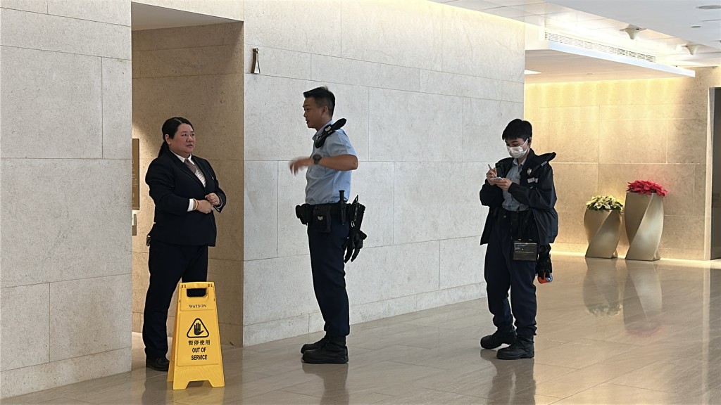 現場為中環歷山大廈。劉漢權攝