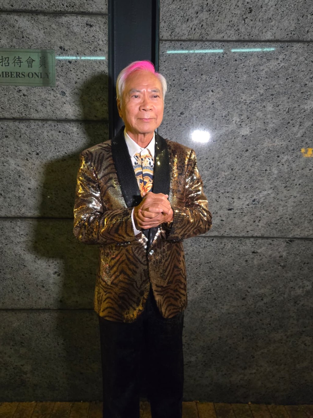 基哥祝记者新年快乐。