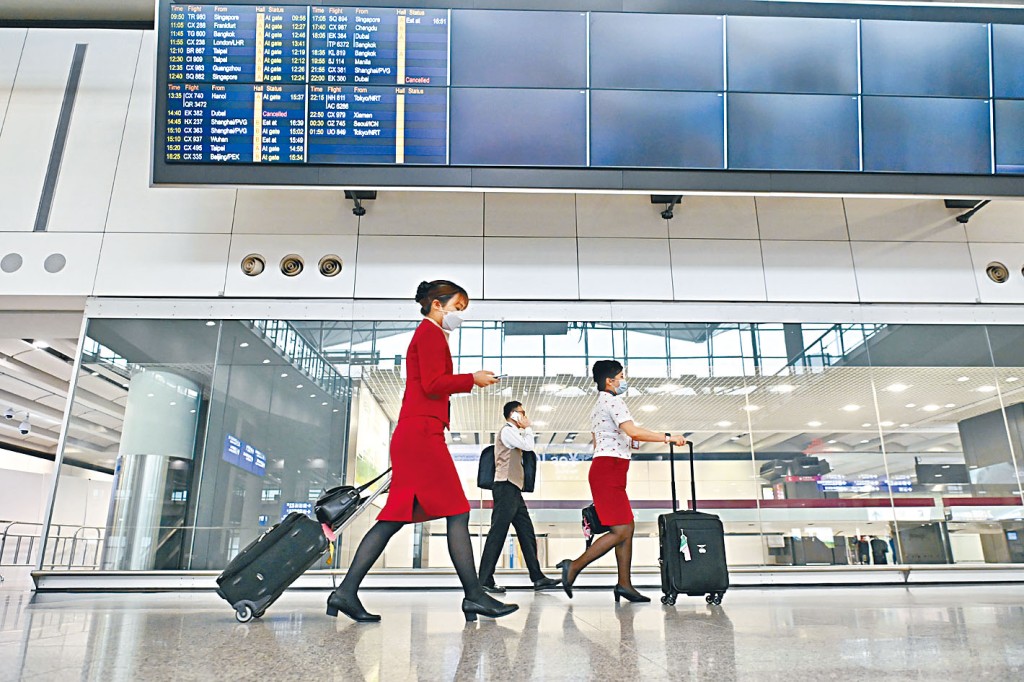 國泰強制機組人員用公司手機程式記錄抵港七日內所有行蹤。