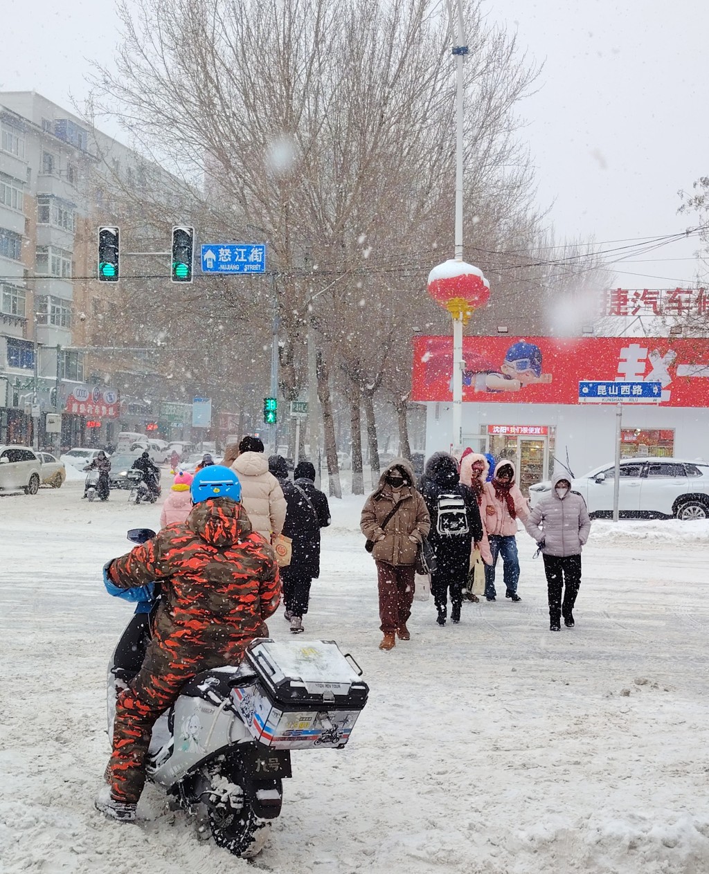 網民分享遼寧各地街頭的雪景。微博 網民分享遼寧各地街頭的雪景。微博