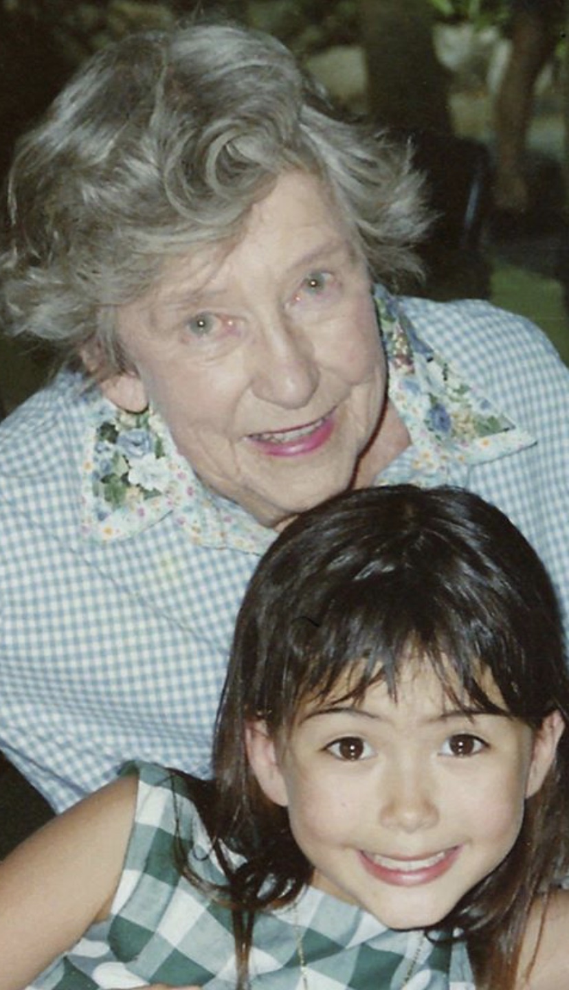 昆凌跟嫲嫲有幾分相似合照。(昆凌ig圖片)