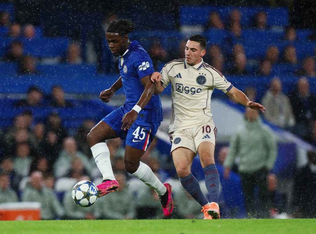 车路士本欲以拉维亚换加拿祖，以减低转会费。路透社