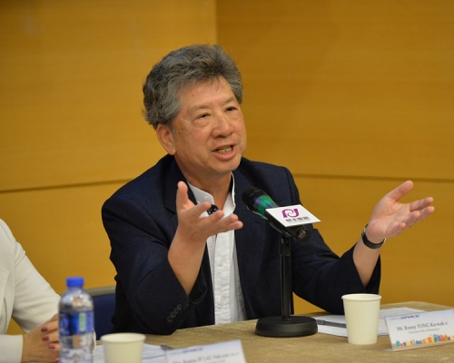 汤家骅指要在不同地方领取执业证书，才算拥有在当地执业的资格。