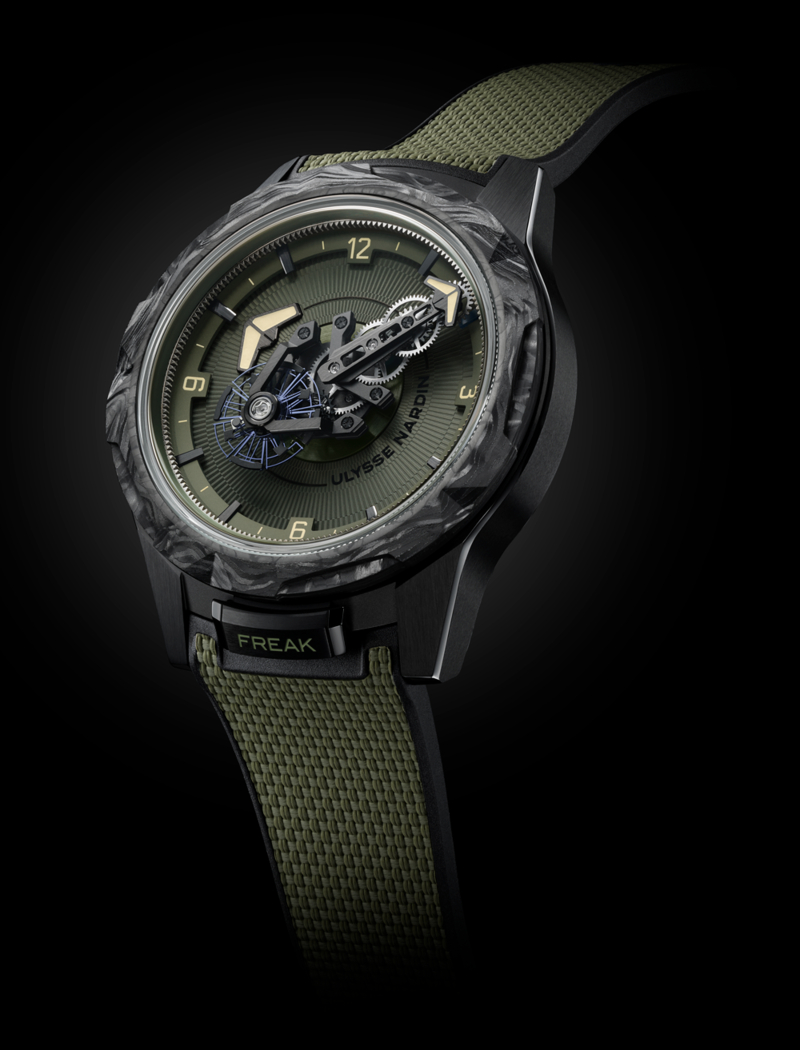 Ulysse Nardin 最新的Freak One Ops，採用Carbonium碳正離子製錶圈配襯黑色錶殼、墨綠色錶盤及錶帶。