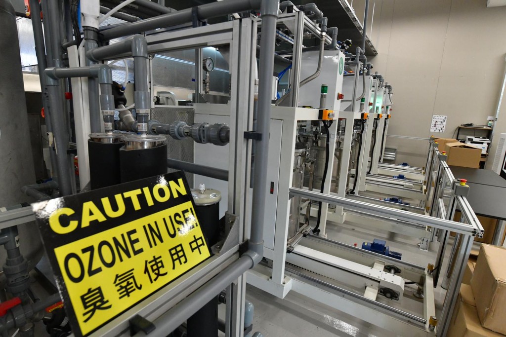 晶苑透露每個口罩加工費報價為少於1美元。