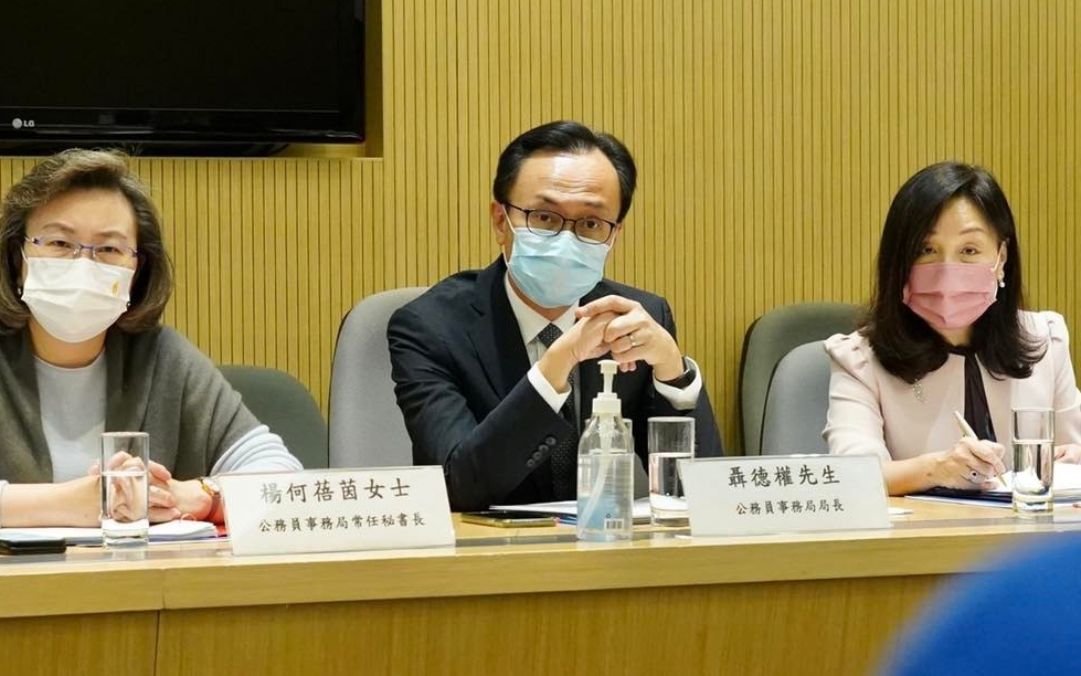 聶德權今午與「四大四小」公務員團體代表會面,呼籲公務員踴躍投票。聶德權fb圖片