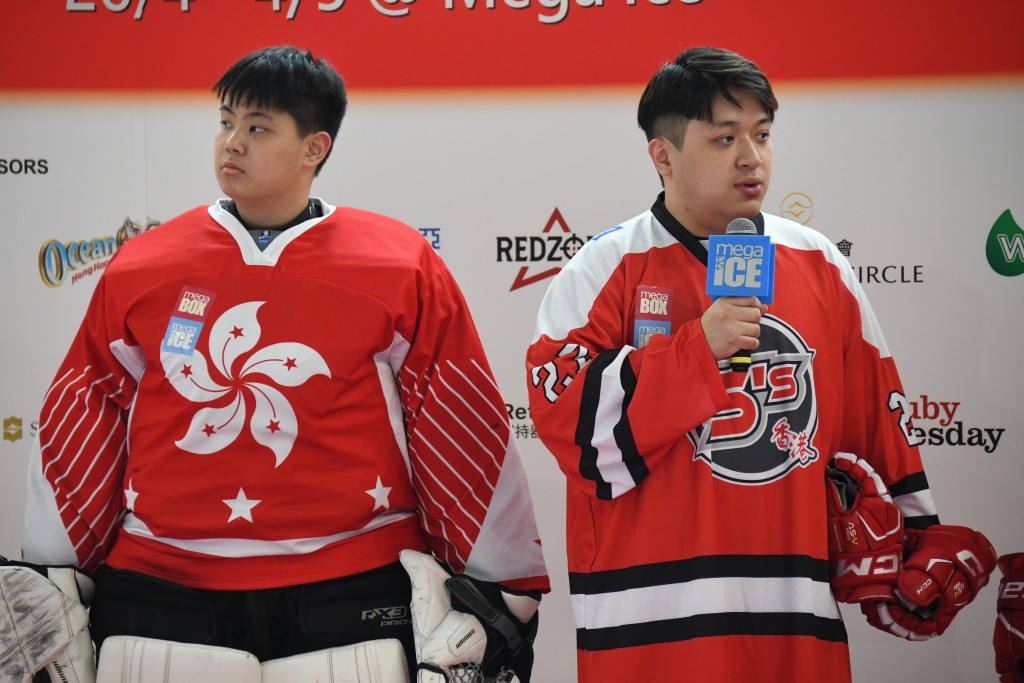 香港男子U18球員陳顥邦（右）及門將林子穎。
