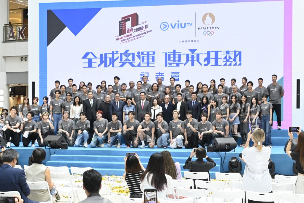 一众ViuTV艺人出席《Viu TV全城奥运 传承狂热》记者会。