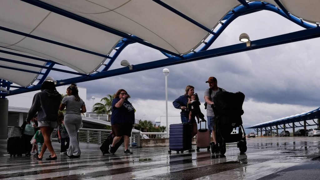 美国东部受大规模强风暴及可能形成的「炸弹气旋」影响。（美联社）