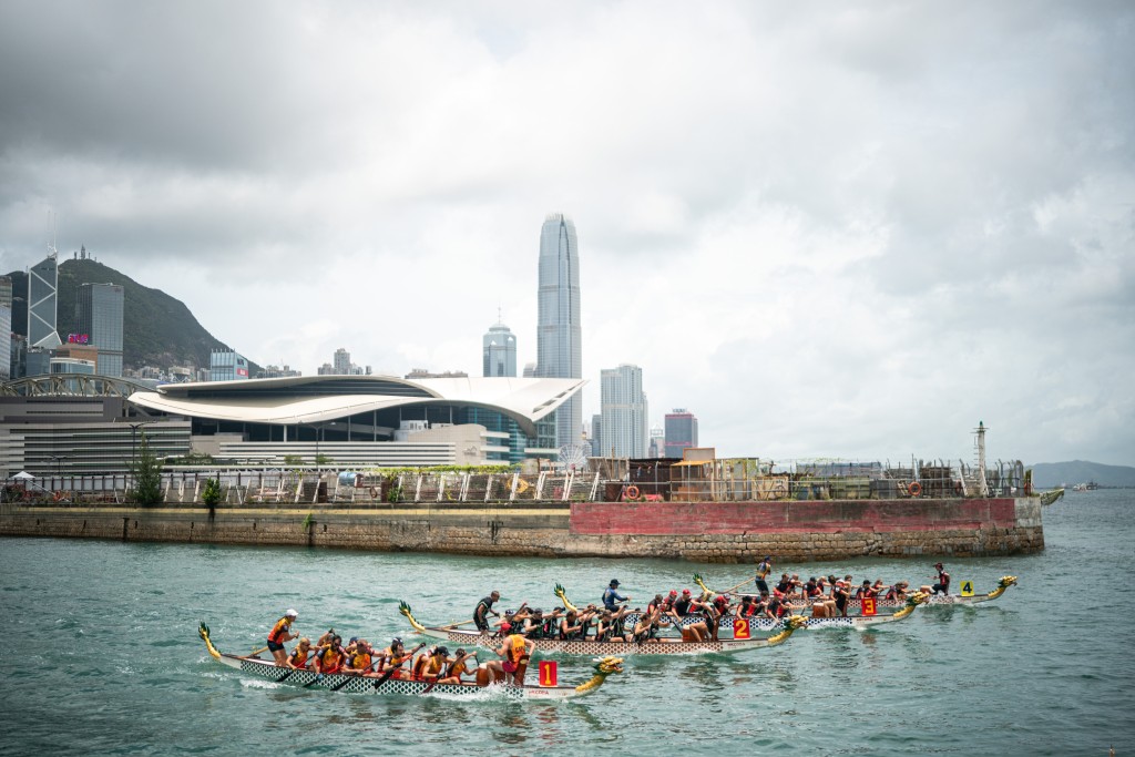 香港遊艇會周日於銅鑼灣吉列島旁海濱舉辦第二屆「吉列島盃龍舟賽」。相片由香港遊艇會提供