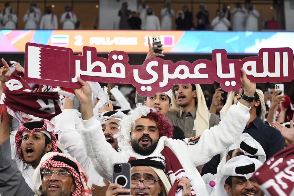 卡塔尔安排多处户外直播，让市民及游客欣赏亚洲杯。 吴家祺摄
