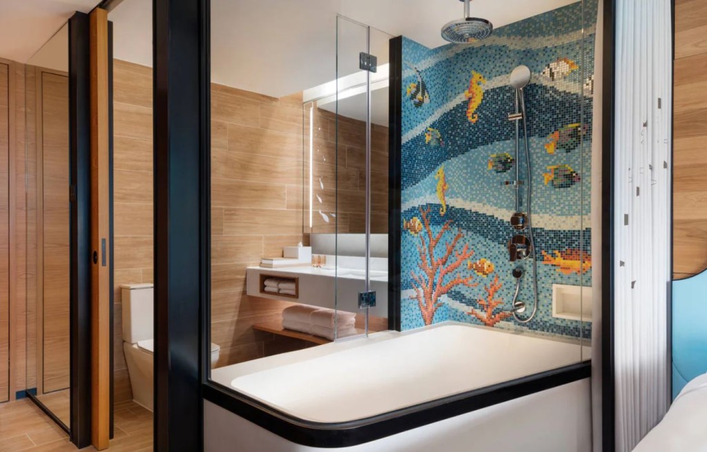 香港海洋公園萬豪酒店客房浴室。