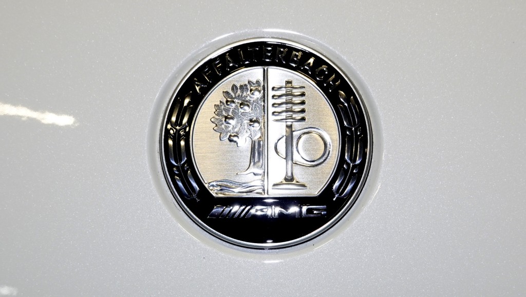 平治AMG C63 S E-Performance首次裝配黑色AMG圓形徽章