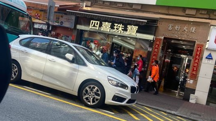 一名男子在元朗被發現昏迷車內,消防救出送院證實不治。香港突發事故報料區facebook圖片