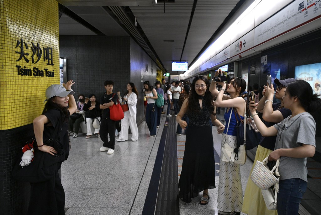 今年首5個月訪港旅客錄得約2,300萬人次,按年增加14%。 今年首5個月訪港旅客錄得約2,300萬人次,按年增加14%。