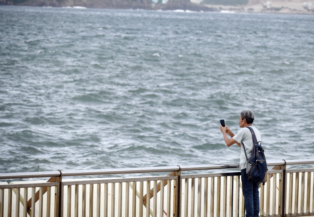 天文台今日(4日)預料現時位於關島以南的熱帶氣旋會在未來數日逐漸增強並大致移向呂宋一帶。資料圖片 天文台今日(4日)預料現時位於關島以南的熱帶氣旋會在未來數日逐漸增強並大致移向呂宋一帶。資料圖片