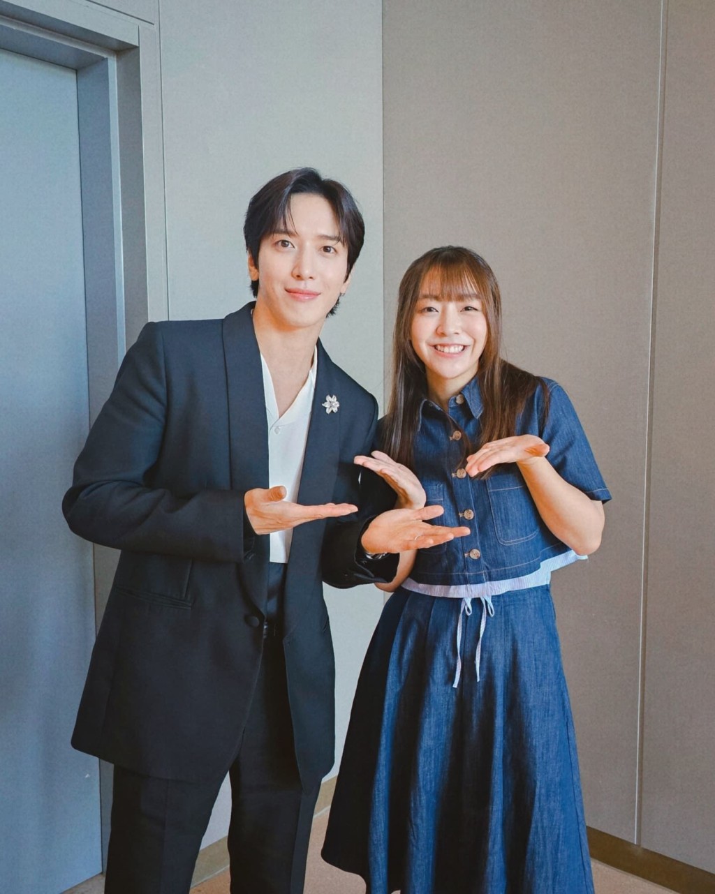施可瑩曾為韓星鄭容和主持粉絲見面會。