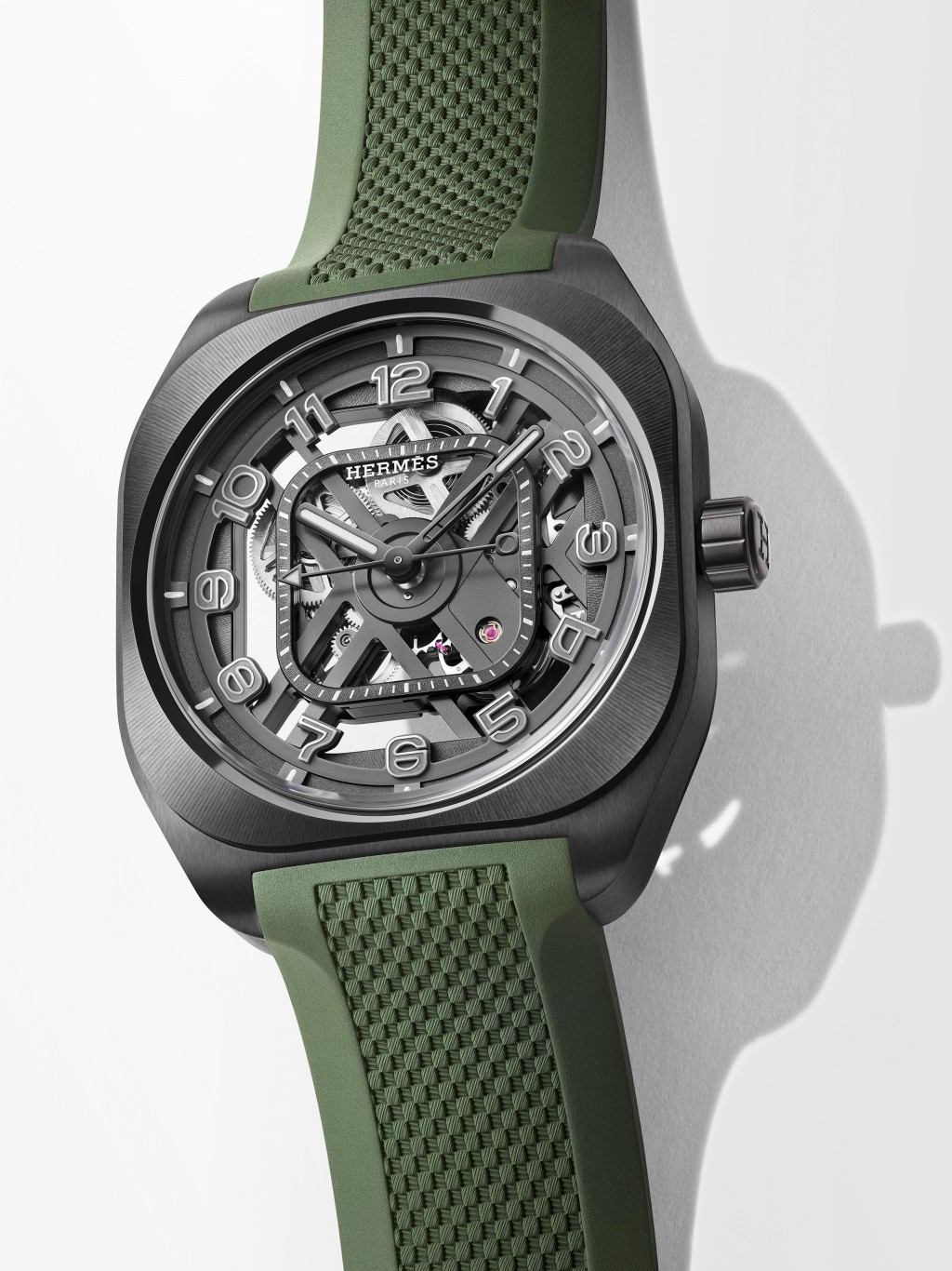 Hermès H08 Squelette / 錶殼:39mm DLC鈦金屬 / 機芯:H1978 S自動 / 售價:$183,000。 Hermès H08 Squelette / 錶殼:39mm DLC鈦金屬 / 機芯:H1978 S自動 / 售價:$183,000。