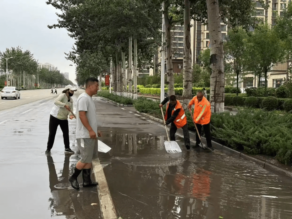 暴雨導致山西城區多處路段積水。 暴雨導致山西城區多處路段積水。