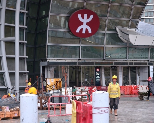 港鐵指，西九龍站主體工程主要建於地底，有連續牆作防護。資料圖片