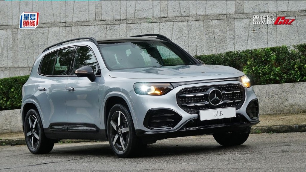 全新平治Mercedes-Benz GLB220智慧混能版7座位SUV正式抵港，一式兩款售價$569,000起。