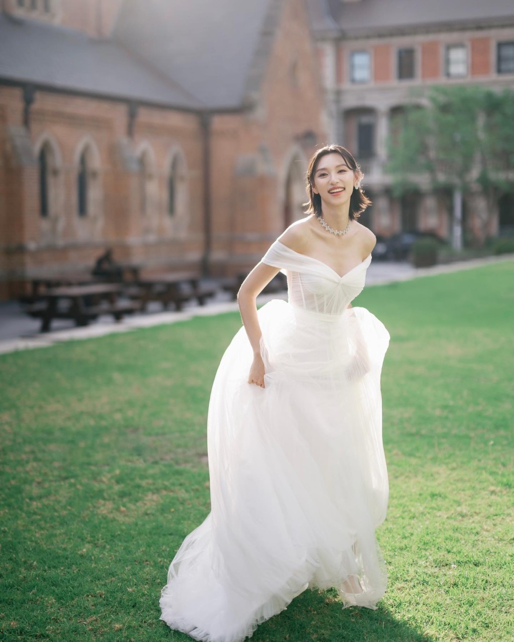 王丹妮分享了多輯兩人的sweet爆婚照。