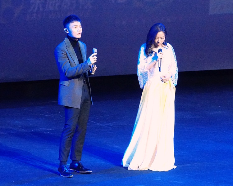 李榮浩、張靚穎