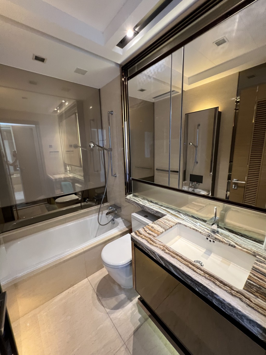 浴室附光洁企理的洁具，住客可即租即用。