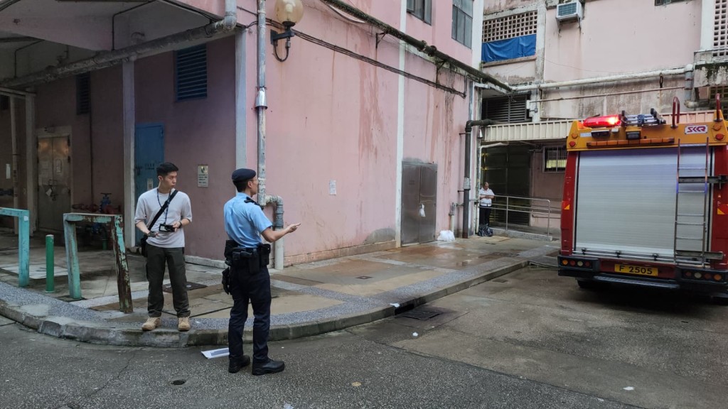 事件中,逾40名居民自行疏散,毋須協助。黎志偉攝 事件中,逾40名居民自行疏散,毋須協助。黎志偉攝