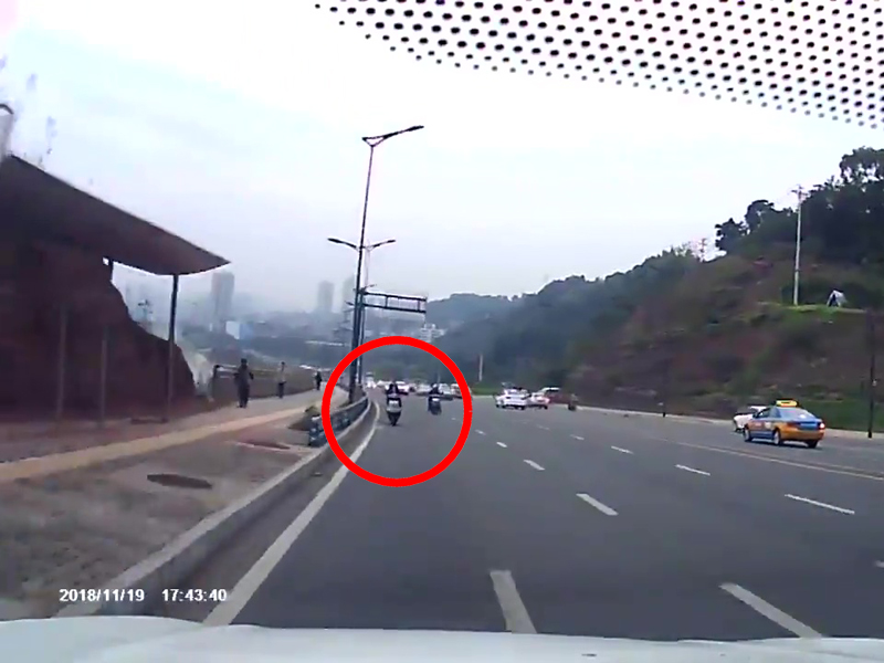 車禍中一名電單車駕駛者被撞死。(網圖)